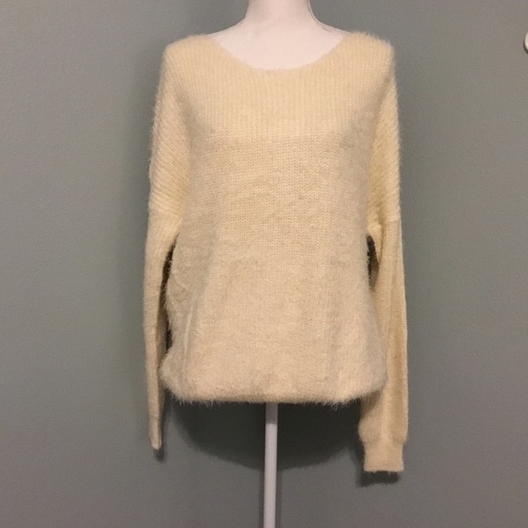 Knot Accent Open back Sweater - Picture 4 of 6